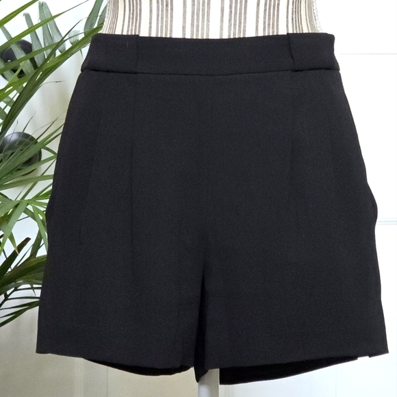 BCBGMAXAZRIA Women’s Black Burke Pleated Shorts Size 6 - Picture 1 of 8
